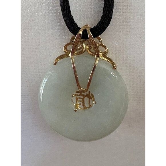 Vintage 14K Yellow Gold Green Jade Jadeite Pendant Necklace Black Silk Cord - Picture 3 of 7